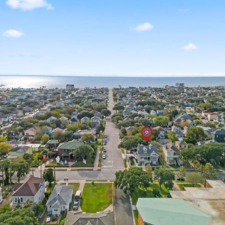 Historic Galveston Family Beach Home With 3 King Beds Exteriör bild