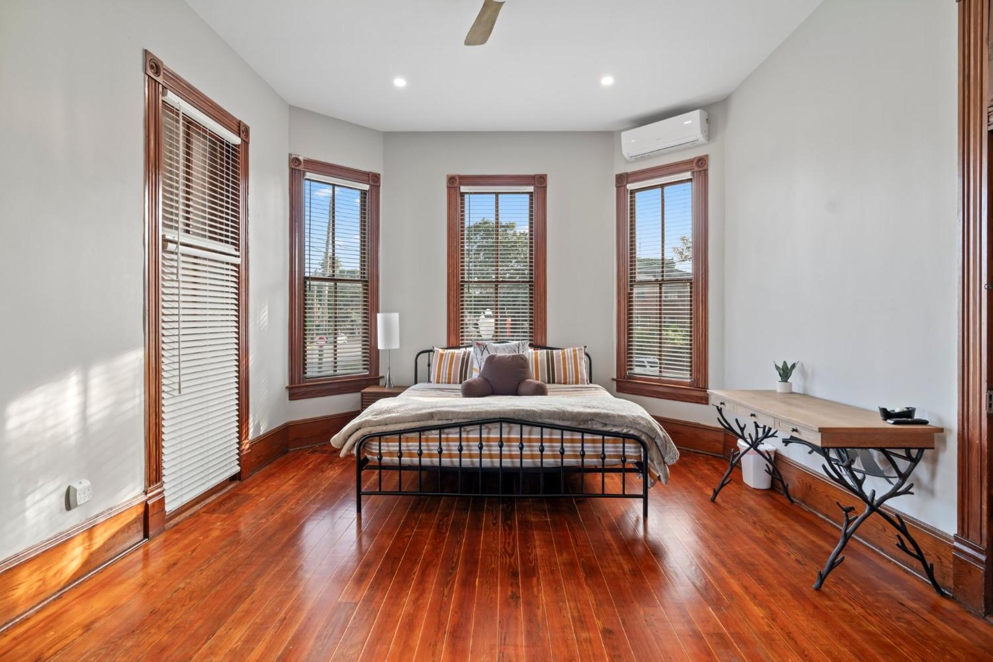 Historic Galveston Family Beach Home With 3 King Beds Exteriör bild