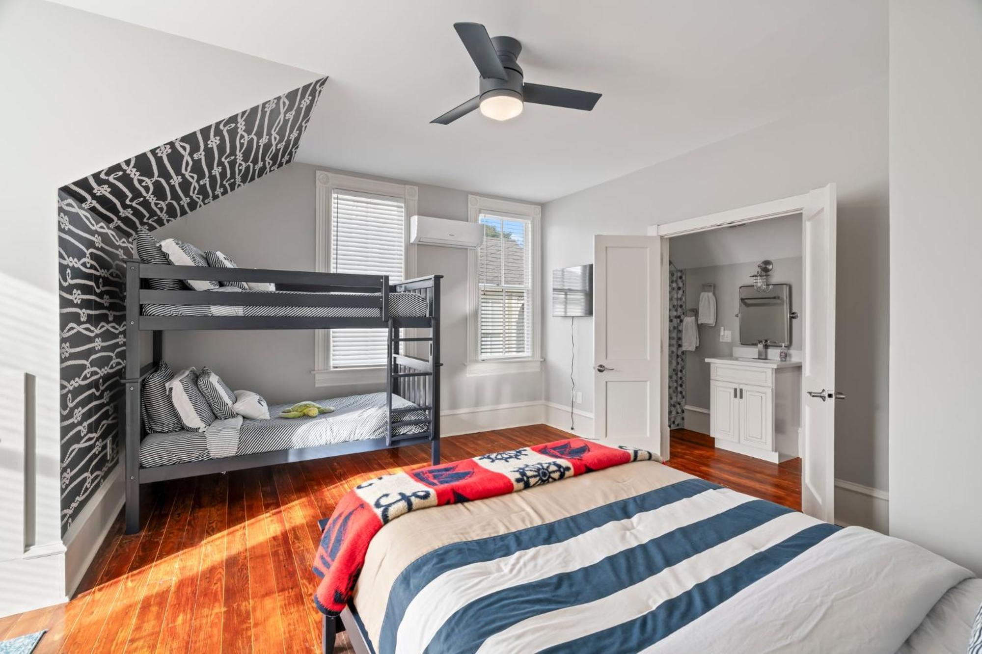 Historic Galveston Family Beach Home With 3 King Beds Exteriör bild