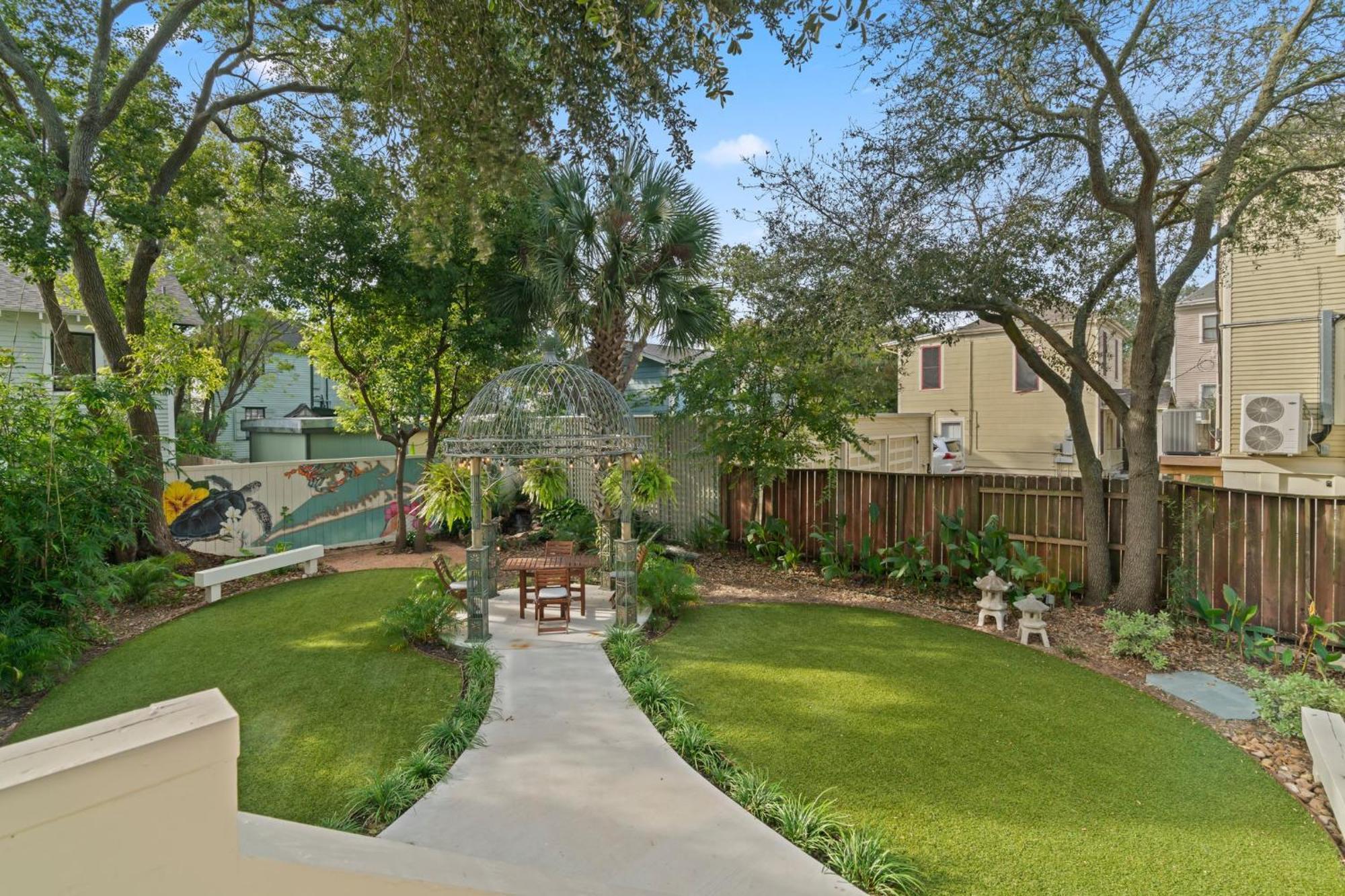 Historic Galveston Family Beach Home With 3 King Beds Exteriör bild
